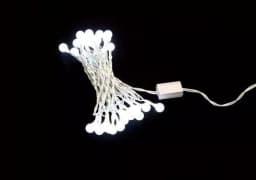 Ghirlanda luminoasa cu sfere albe 30 LED lumina rece WELL 2