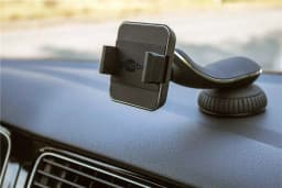 Suport universal auto cu ventuza pentru smartphone Goobay 2