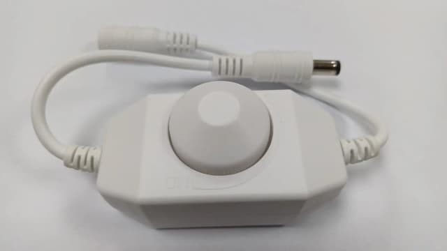 Variator dimmer de tensiune 12V /2A montaj pe fir cu mufa mama-tata 5.5x2.1 mm